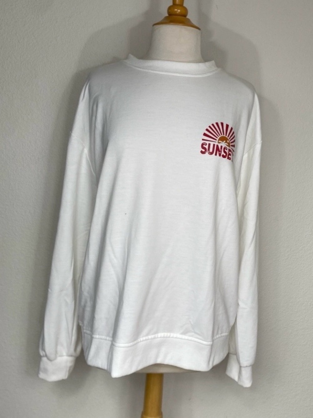 Amazon Women's White Chasing Sunset Graphic 100% Cotton Crew Sweatshirt XL Beach